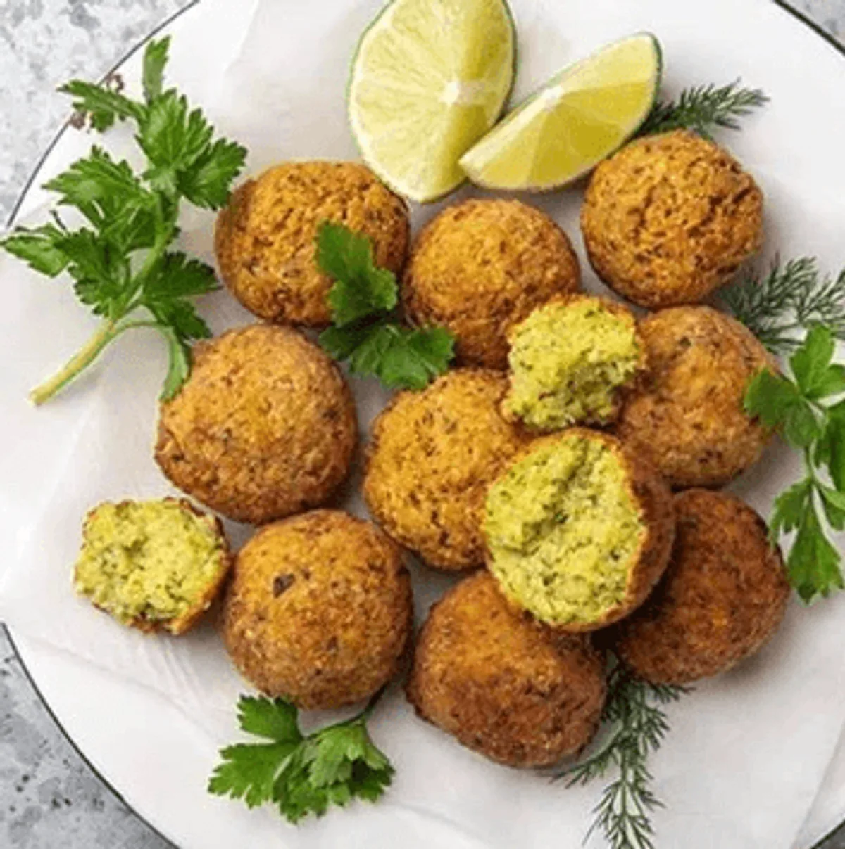 Falafel mit Joghurt und Tahini